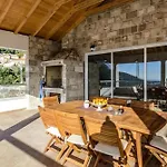 Vila Countyside Retreat Six Bedroom With Pool Gruda
