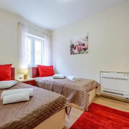 Countyside Retreat Six Bedroom With Pool Vila