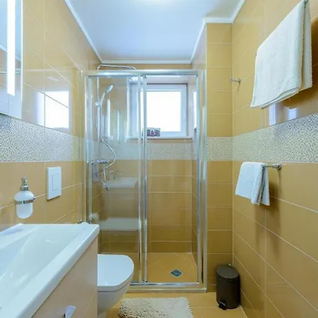 Countyside Retreat Six Bedroom With Pool