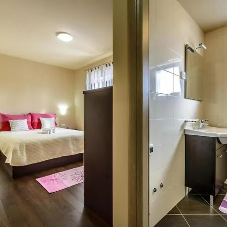 ヴィラ Countyside Retreat Six Bedroom With Pool Gruda