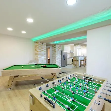 ヴィラ Countyside Retreat Six Bedroom With Pool *