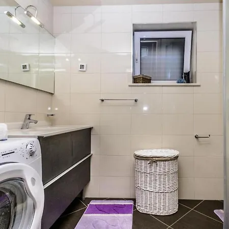 Countyside Retreat Six Bedroom With Pool ヴィラ Gruda