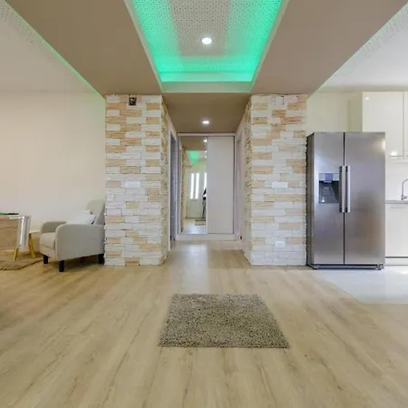 Countyside Retreat Six Bedroom With Pool *