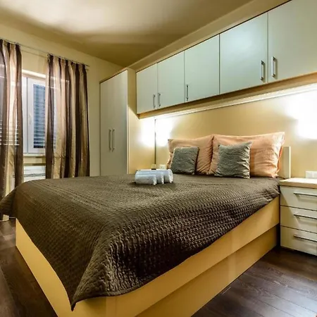 Countyside Retreat Six Bedroom With Pool