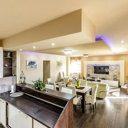 Countyside Retreat Six Bedroom With Pool Villa