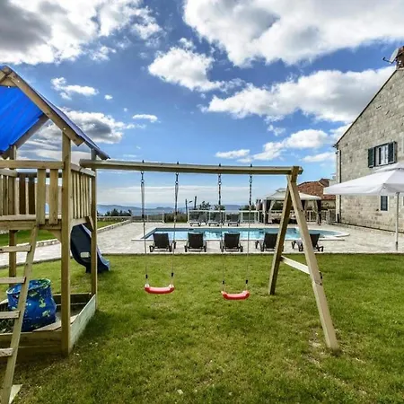 Countyside Retreat Six Bedroom With Pool ヴィラ Gruda