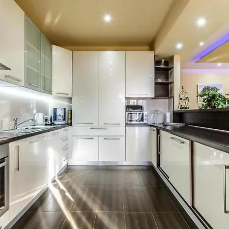 Countyside Retreat Six Bedroom With Pool Gruda