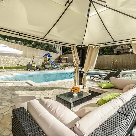 Countyside Retreat Six Bedroom With Pool Villa