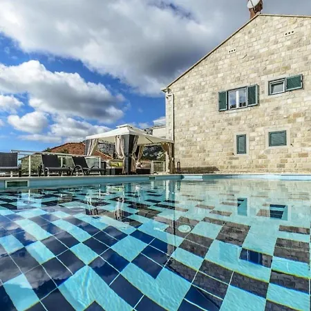 Countyside Retreat Six Bedroom With Pool *
