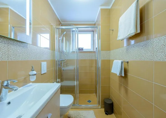 Countyside Retreat Six Bedroom With Pool