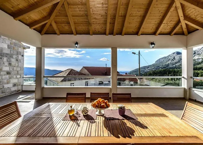 Countyside Retreat Six Bedroom With Pool فيلة *