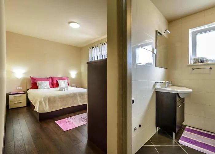 فيلة Countyside Retreat Six Bedroom With Pool Gruda