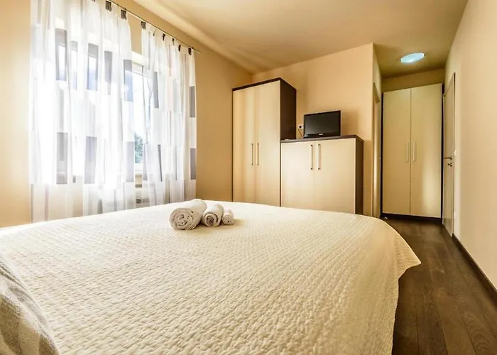 Countyside Retreat Six Bedroom With Pool فيلة *