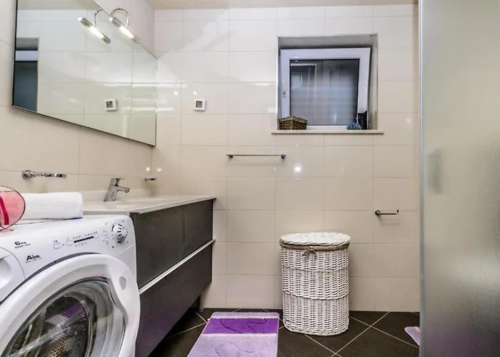 Countyside Retreat Six Bedroom With Pool فيلة Gruda