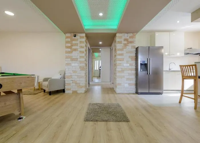 Countyside Retreat Six Bedroom With Pool *