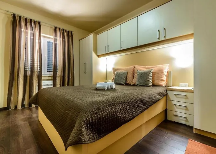 Countyside Retreat Six Bedroom With Pool