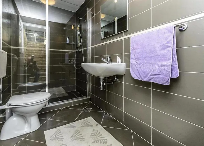 فيلة Countyside Retreat Six Bedroom With Pool Gruda