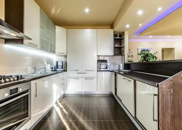 Countyside Retreat Six Bedroom With Pool Gruda